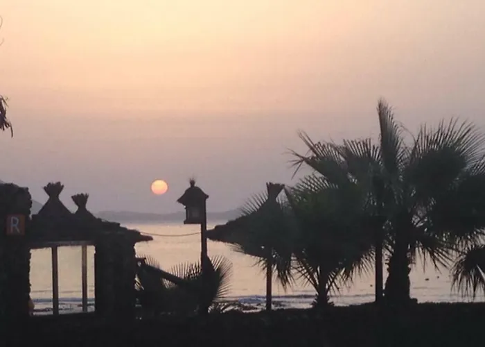 Lima Waikiki Apartman *